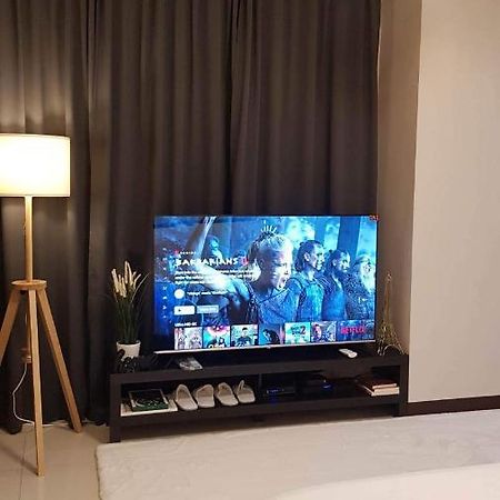 101 Newport Blvd C2 4F By Rechelle Nunag Pasay Extérieur photo