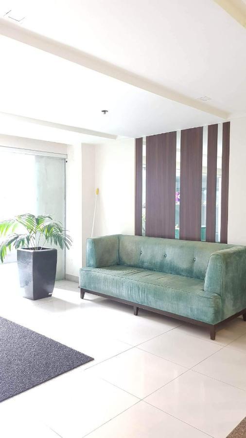 101 Newport Blvd C2 4F By Rechelle Nunag Pasay Extérieur photo