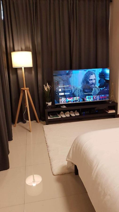101 Newport Blvd C2 4F By Rechelle Nunag Pasay Extérieur photo