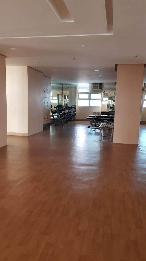101 Newport Blvd C2 4F By Rechelle Nunag Pasay Extérieur photo