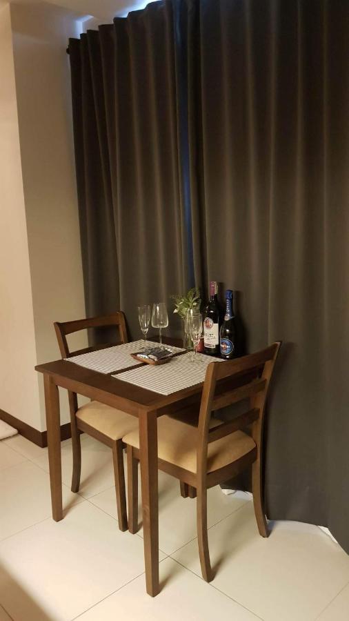 101 Newport Blvd C2 4F By Rechelle Nunag Pasay Extérieur photo