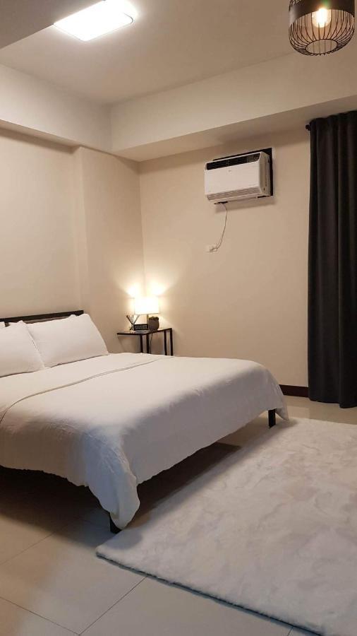 101 Newport Blvd C2 4F By Rechelle Nunag Pasay Extérieur photo