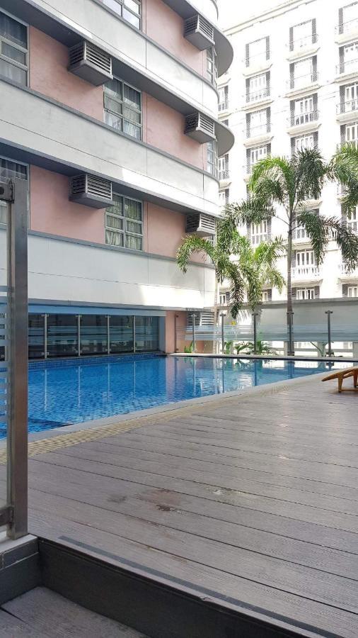 101 Newport Blvd C2 4F By Rechelle Nunag Pasay Extérieur photo