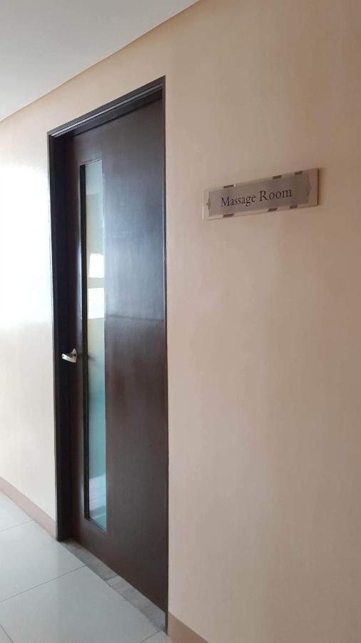 101 Newport Blvd C2 4F By Rechelle Nunag Pasay Extérieur photo