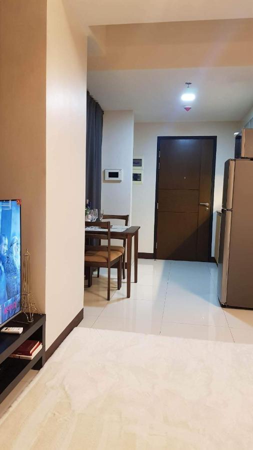 101 Newport Blvd C2 4F By Rechelle Nunag Pasay Extérieur photo