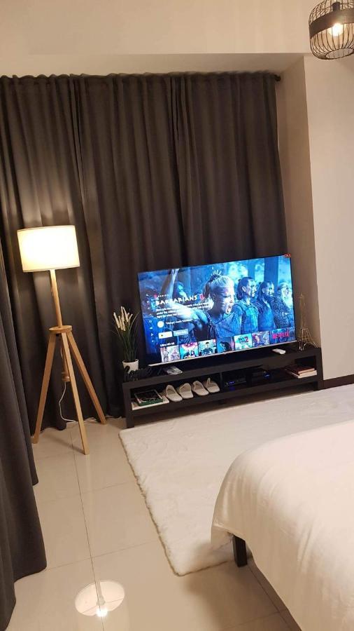 101 Newport Blvd C2 4F By Rechelle Nunag Pasay Extérieur photo