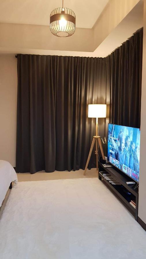 101 Newport Blvd C2 4F By Rechelle Nunag Pasay Extérieur photo